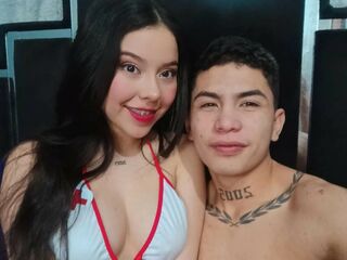 cam couple playing with vibrator JustinAndMia