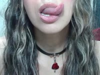 Soy una Mujer llena de energía,  y creo que eso se nota. Me cuido, disfruto de la vida y trato de rodearme de lo que me hace feliz. La risa y un estilo de vida activo son mis mejores secretos.