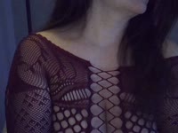 Een vrijgezelle spannende milf die van avontuurtjes en fantasietjes houdt. Om te delen of om de jouwe te horen.