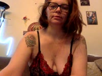 Hello tout le monde. Je n’ai pas de taille mannequin c’est vrai mais j’adore me faire matter. Vous pouvez me demander énormément de choses j’ai peu de tabou. Il paraît que j’ai un regard sexy et cochon