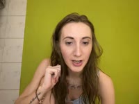 Hey jij... nieuwsgierig naar meer? Een 28-jarige geile moeder en alles behalve de standaard MILF. Klein en slank, maar 100% naturel... en ik hou ervan om bekeken te worden. Mijn spel is simpel: jou plagen tot je het niet meer houdt... laat mij je dag wat heter maken. In privéchat ga ik topless, wil je mij helemaal naakt zien en samen met mij spelen? Dan moet je naar VIP gaan.