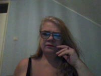 . Zwoel & Open-minded
Altijd nieuwsgierig, nooit veroordelend.
Jij fantaseert – ik laat het gebeuren.
Laat los... en laat mij je verrassen.