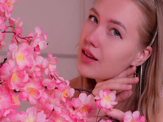 camgirl playing with sextoy BertaTurro