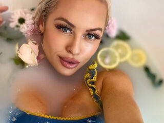 kinky cam IsabellaSaturn