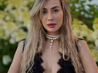 shaved pussy webcam MicaSmil