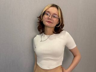 naked girl with cam masturbating ShemikaDestro