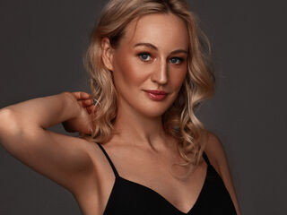 latex fetish show AbeyAmaze