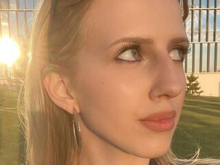 free nude live show AishaSpringstead