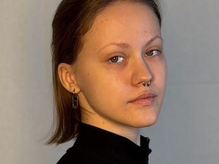 chat room cam AlainaCaveness