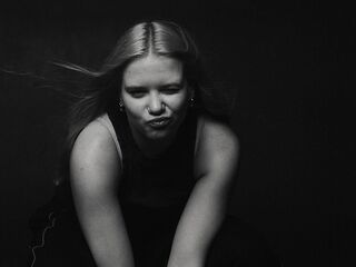 camslut topless AngellaMaulin