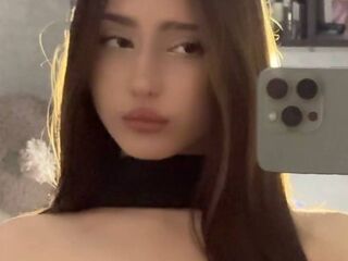 closeup cam BellaJersiquins