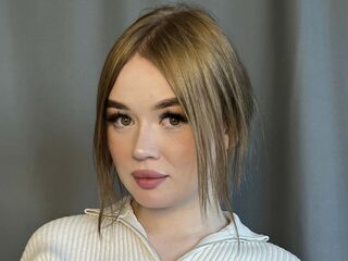 camgirl masturbating with sex toy BevGreff