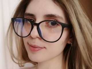 camslut showing pussy BlytheDendy