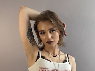 hot cam girl masturbating CammiePratten