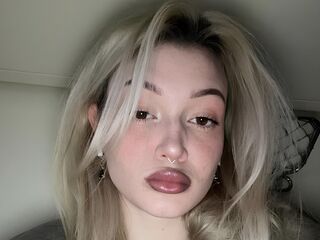 naked camgirl masturbating CaseyHemmerling