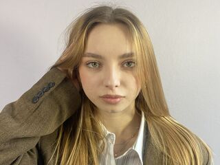 beautiful camgirl ChariseKuhnke