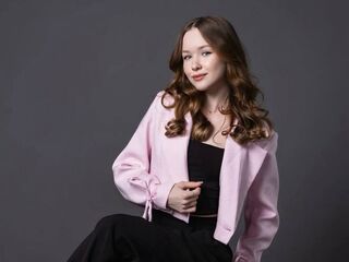 camslut video DarleenBenjamin