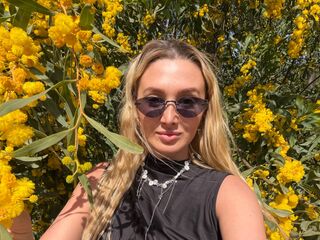 camslut webcam video DelaineClowerd