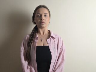 topless cam girl DelenaCouts