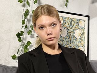 free nude cam DonellaAndra