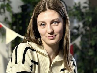 camslut masturbating DonnetteHolck