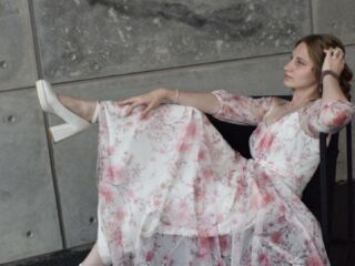 live webcam performer EarleneConaghan