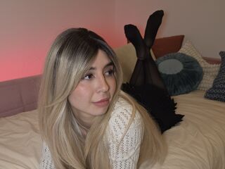 camgirl fingering pussy EliseLaurent
