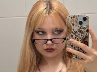 cam girl masturbating with sextoy EloiseGow