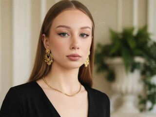 naked cam chatroom EmaGurrad