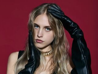 shaved pussy webcam EveTottingham