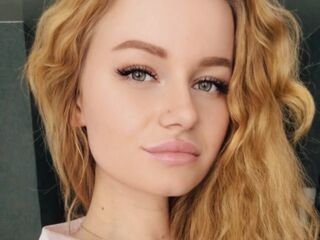 camgirl masturbating with dildo FaridaDos