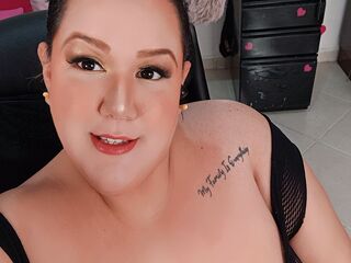 camgirl masturbating with vibrator GiaMorryss