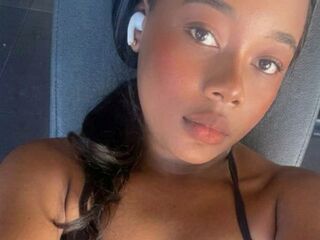 camwhore fingering pussy GrasyBenty