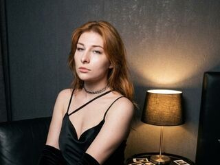 camgirl playing with vibrator HattieMayoras