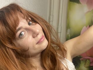 camwhore masturbating with vibrator HelenaDubois