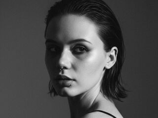 camwhore shaved pussy JudithSterett