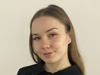 hot cam girl fingering shaved pussy KayleenSteuart