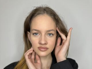 masturbating camgirl KoriHallquist