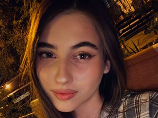 camwhore shaving pussy LeiaFrost