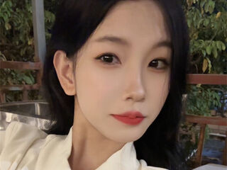 beautiful webcamgirl LianaWuy