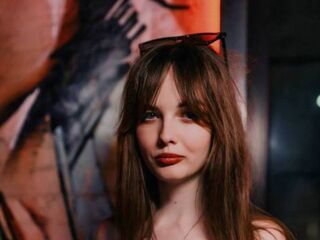 camgirl masturbating with vibrator LisaDrake