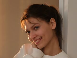  LivelyLaurie