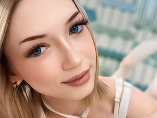girl naked LoisDeman