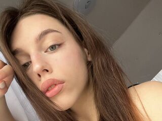 beautiful cam girl LyraMoonshadow