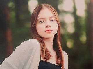 camslut showing tits MaileKnipe