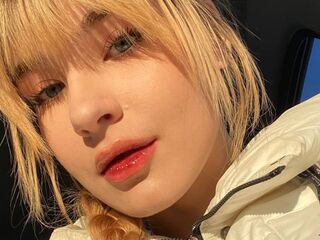 naked girl with webcam masturbating with vibrator MarianaMeola