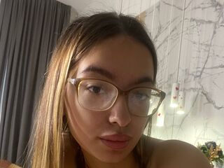 cam girl playing with vibrator MarianaPollack