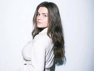 naked cam chatroom MelaniMell