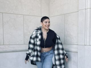 naughty camgirl masturbating with vibrator MercedesGreen