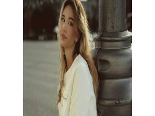 hot cam girl fingering shaved pussy MiraStarlet